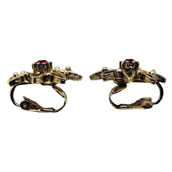 Vintage Gold Tone Flower Earrings Clip-On With Red Rhinestone Center Costume - Picture 4 of 6
